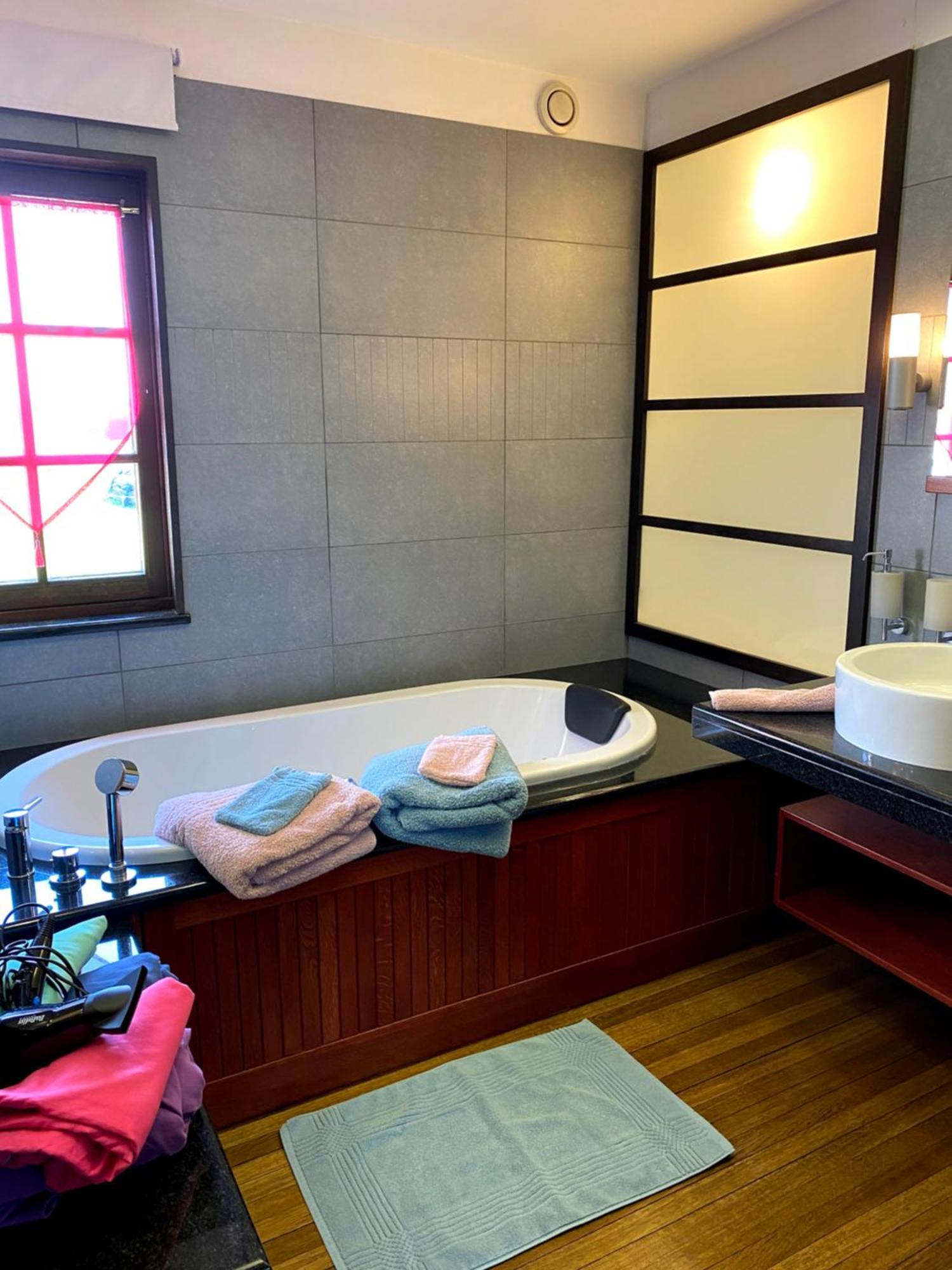 Le Chateau De Frankie Spas-Saunas Grand-Reng Luaran gambar